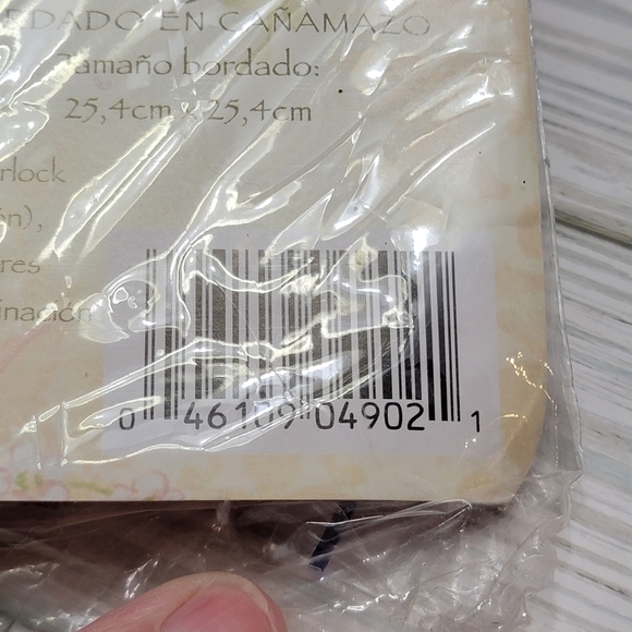 Bucilla Tracy Porter 2005 Needle Point Fruit & Floral Black Kit 4902 Retired - Picture 11 of 12